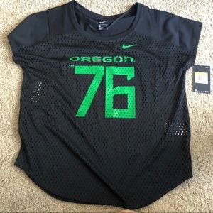 Women’s shirt with breathable holes